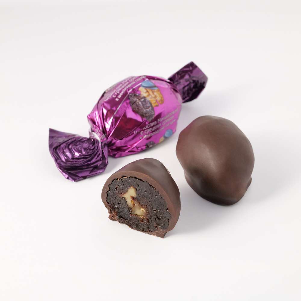 Bomboane cu Prune Mihailovici cu Nucă